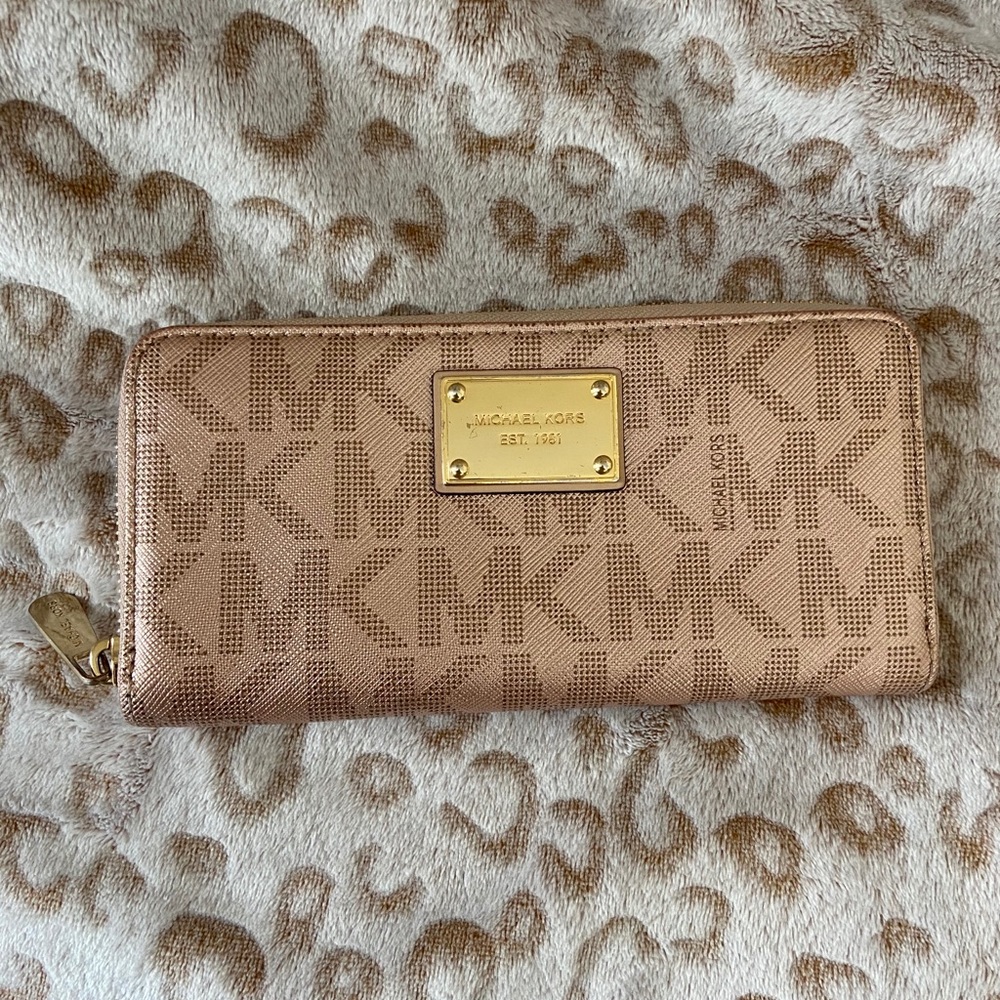 Michael Kors Jet Set Continental Zip Wallet